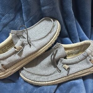 Barely worn hey dudes